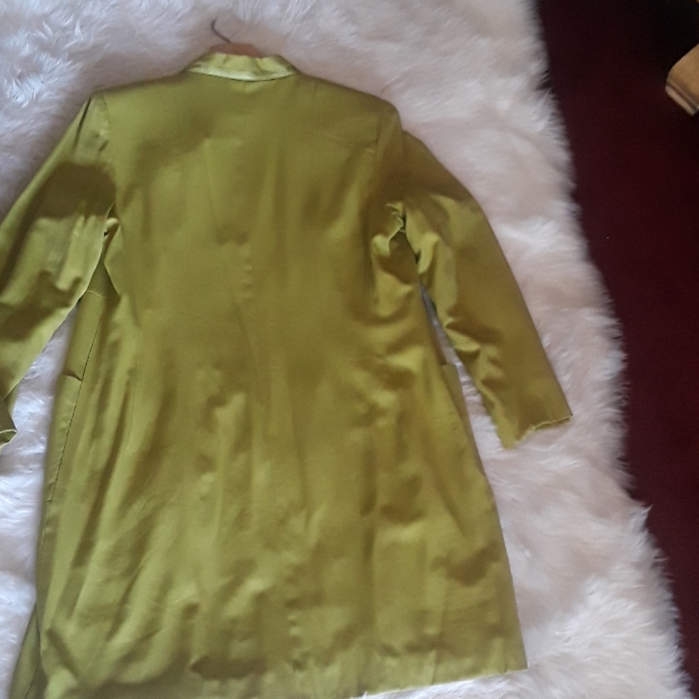 Coat   (NEW) - Picture 3 of 4